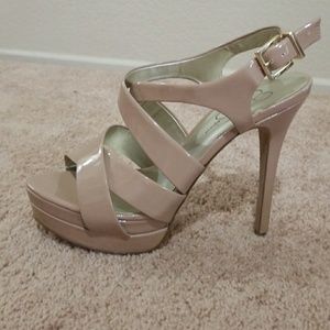 Jessica Simpson endo heels
